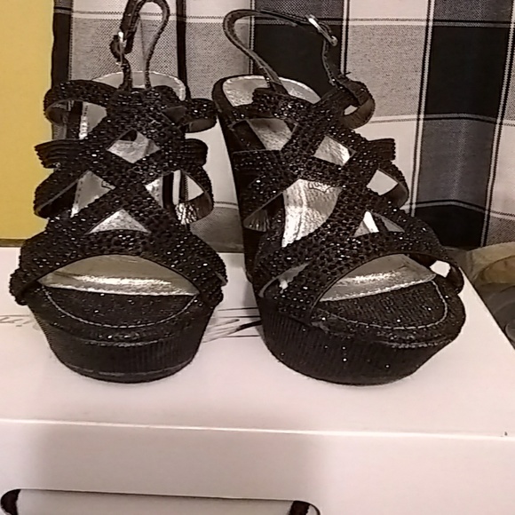 Sandals - Picture 2 of 6